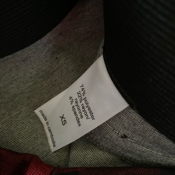 Maurices women’s extra small red / black plaid skirt - Picture 4 of 6